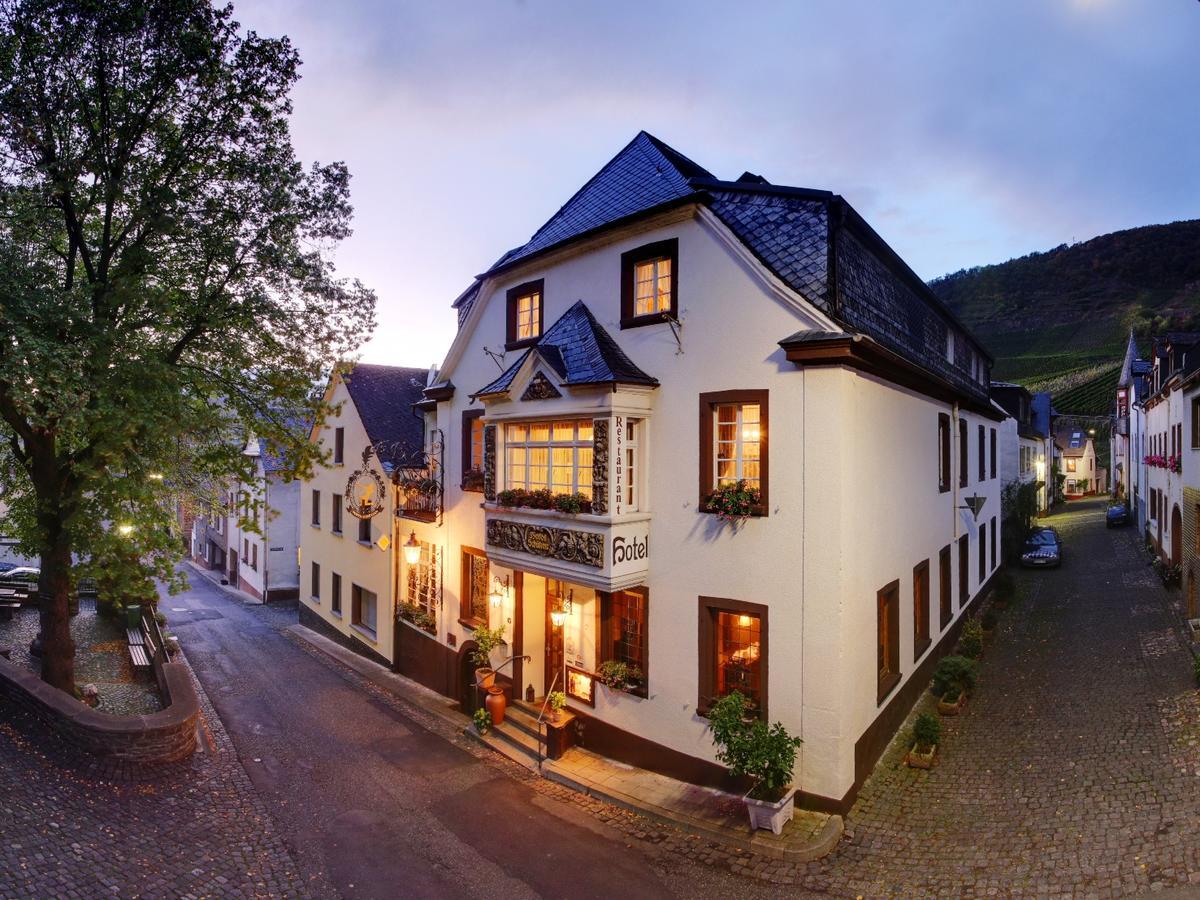 Hotel Weingut Schuetzen Зенхайм Экстерьер фото