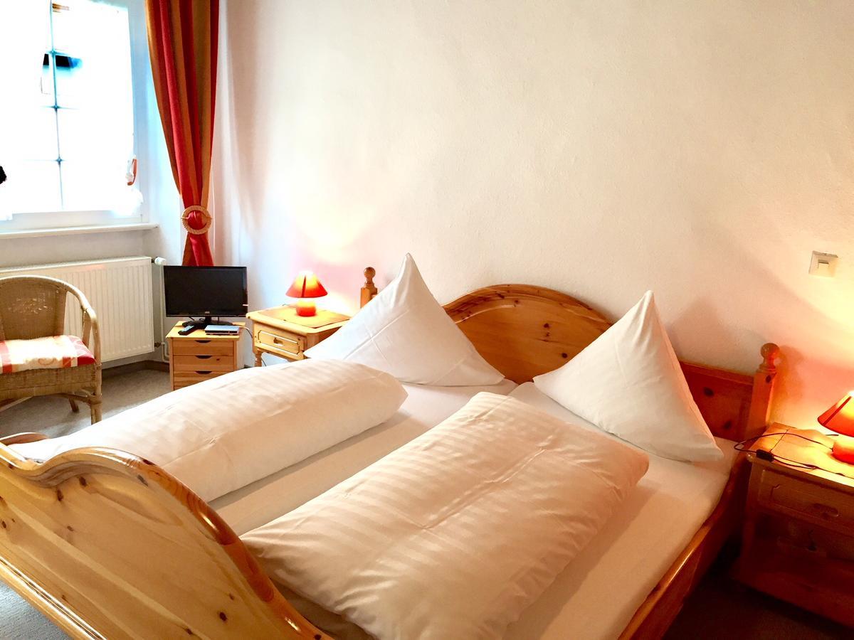 Hotel Weingut Schuetzen Зенхайм Номер фото